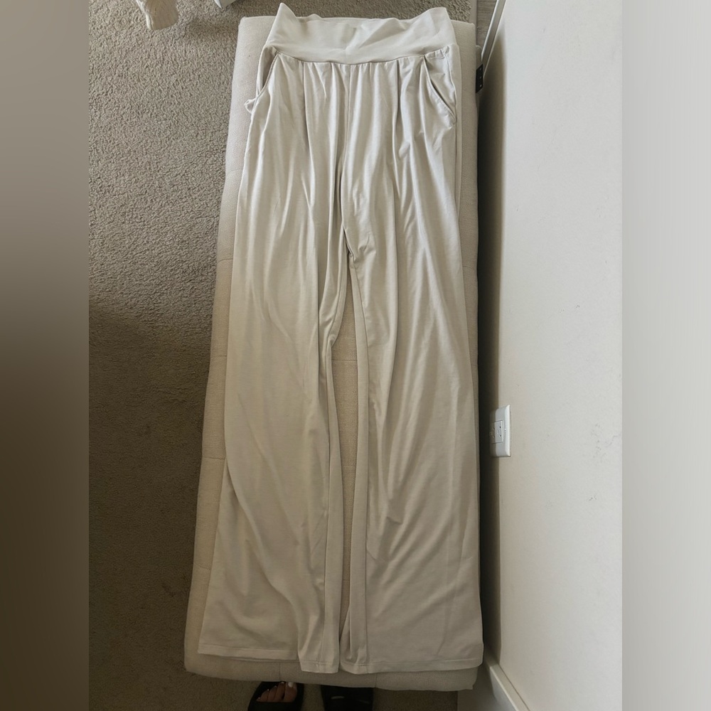 Vuori light sweatpants, cream color, size S, flared